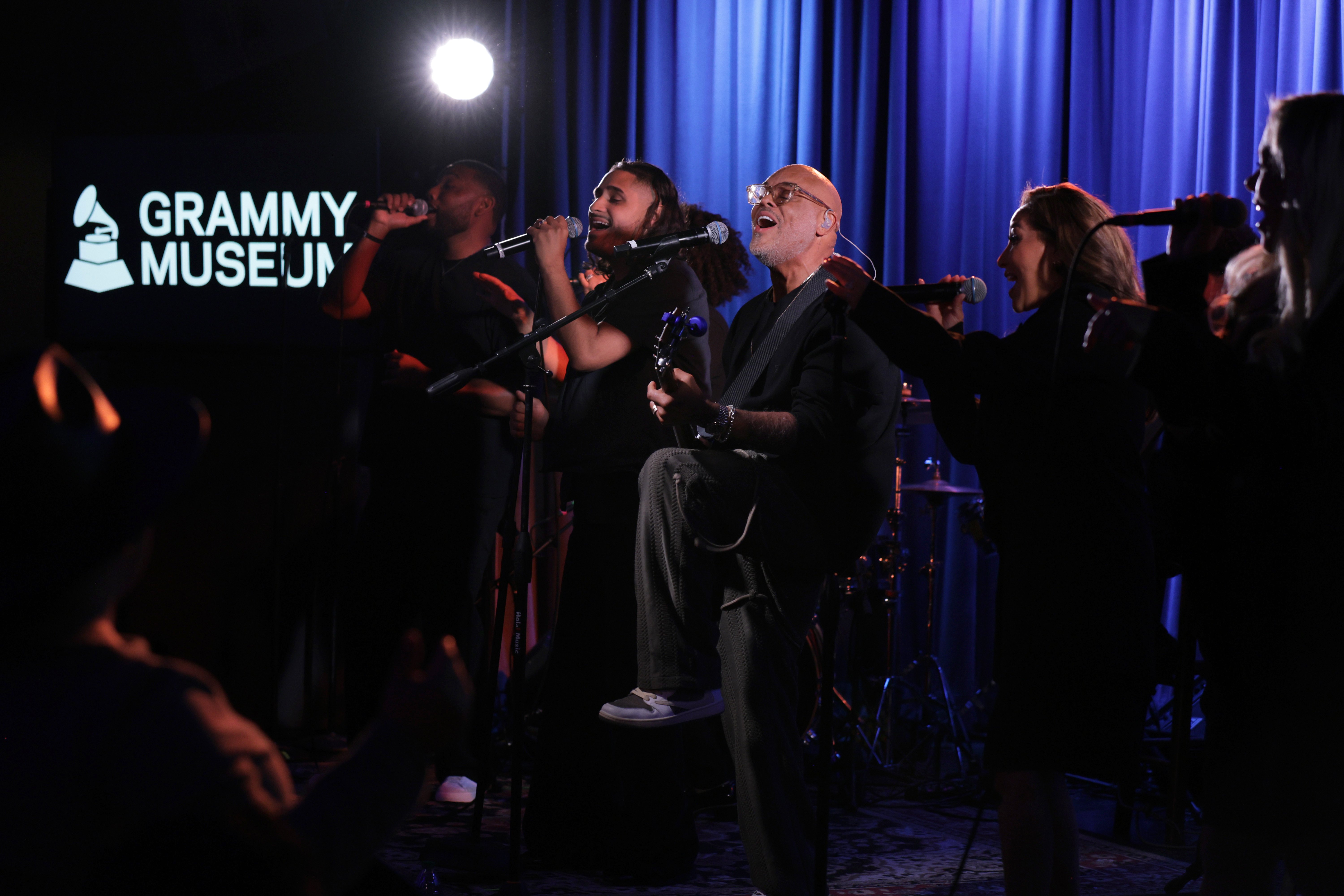 Israel Houghton Hosts Intimate Evening of Music & Conversation at